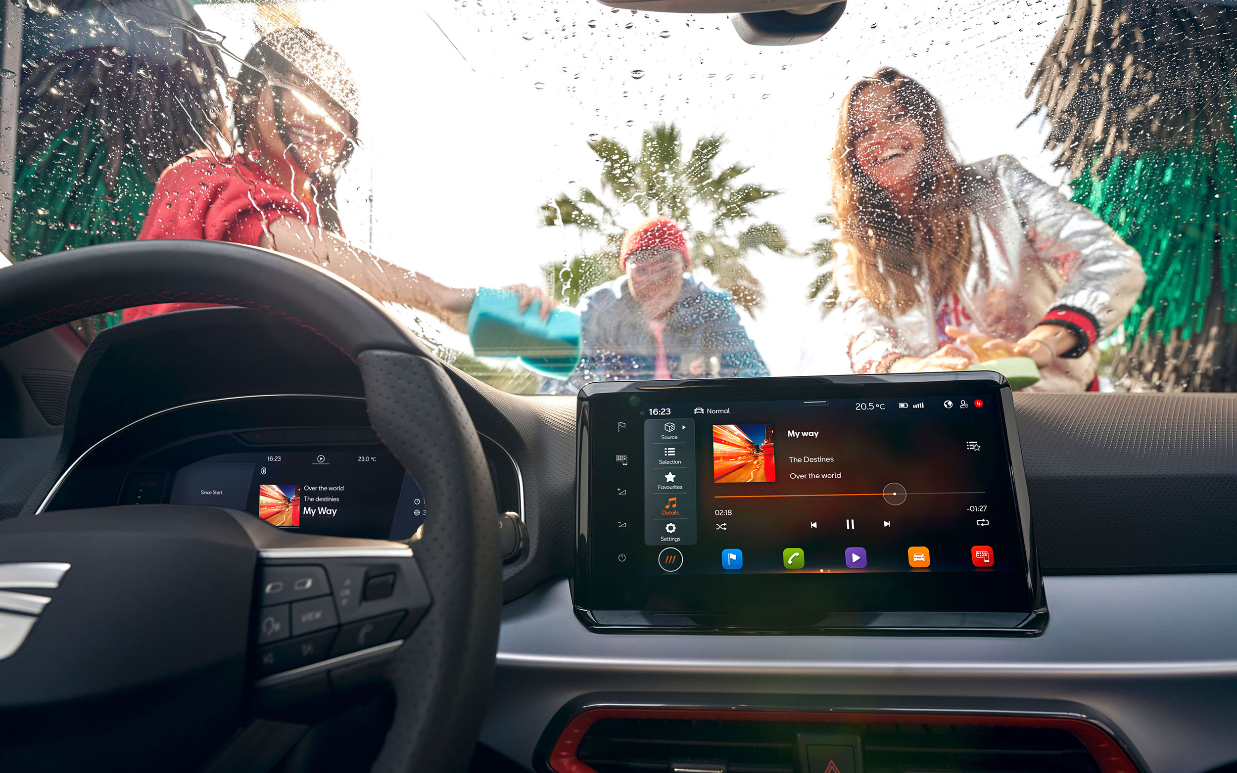 Foto durch Frontscheibe des Seat Arona