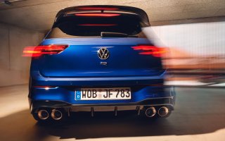 Dynamische Aufnahme des GOLF-R in Bewegung